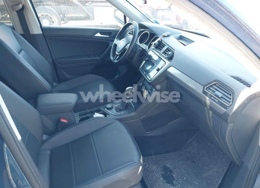 Photo 5 of 2019 Volkswagen Tiguan 2.0T SE/2.0T SEL/2.0T SEL R-LINE/2.0T SEL R-LINE BLACK (VIN 3VV2B7AX3KM170832)
