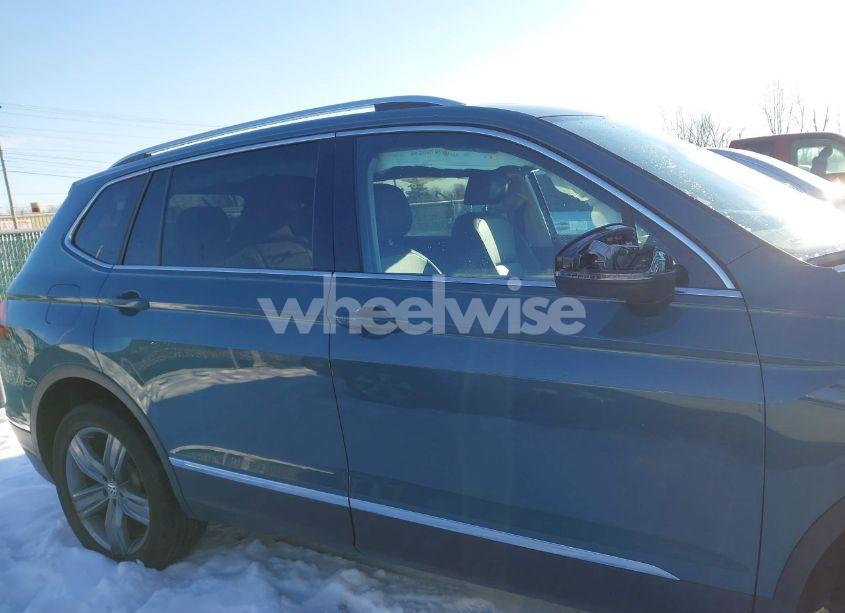 Photo 13 of 2020 Volkswagen Tiguan 2.0T SE/2.0T SE R-LINE BLACK/2.0T SEL (VIN 3VV2B7AX3LM025954)