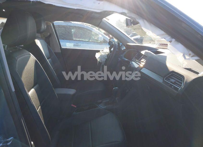 Photo 5 of 2020 Volkswagen Tiguan 2.0T SE/2.0T SE R-LINE BLACK/2.0T SEL (VIN 3VV2B7AX3LM025954)