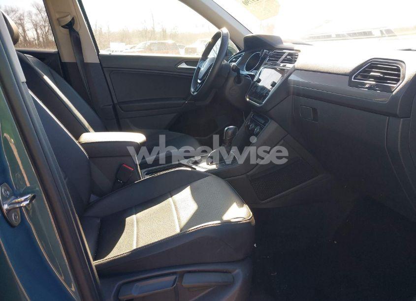 Photo 5 of 2020 Volkswagen Tiguan 2.0T SE/2.0T SE R-LINE BLACK/2.0T SEL (VIN 3VV2B7AX3LM151148)