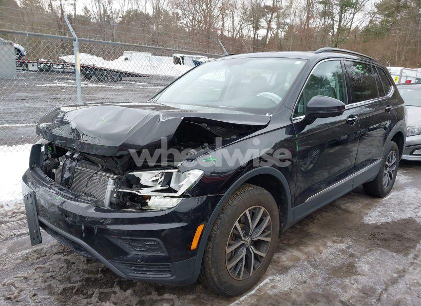 Photo 2 of 2020 Volkswagen Tiguan 2.0T SE/2.0T SE R-LINE BLACK/2.0T SEL (VIN 3VV2B7AX3LM181279)