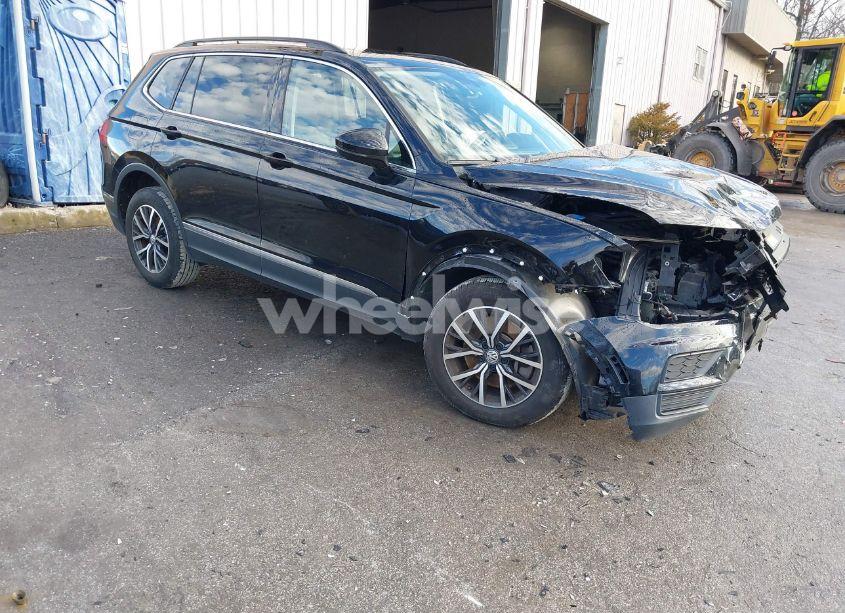 2020 Volkswagen Tiguan 2.0T SE/2.0T SE R-LINE BLACK/2.0T SEL (VIN 3VV2B7AX3LM182058) main photo