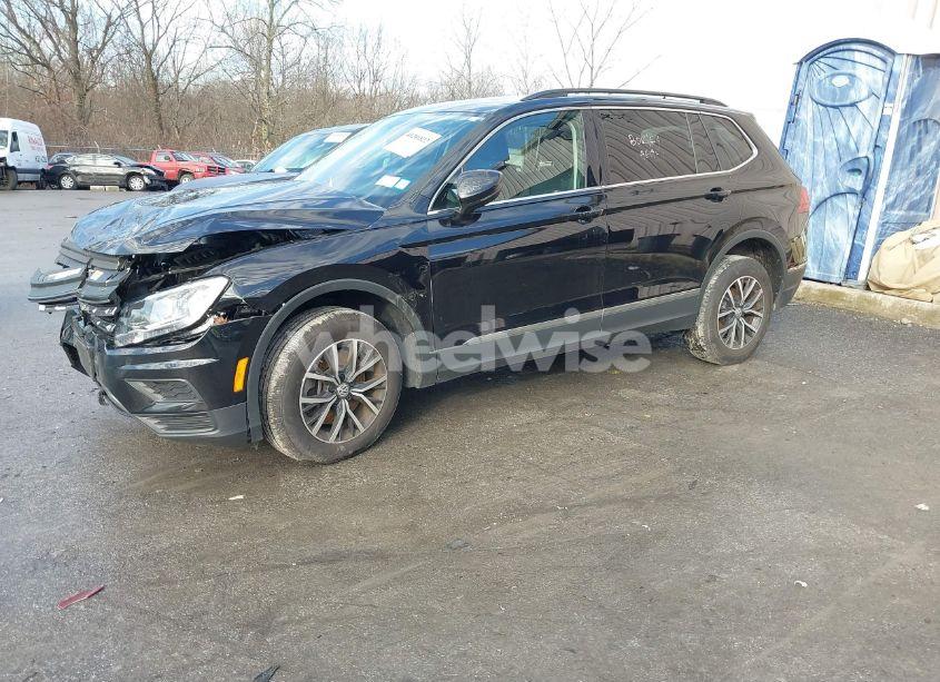Photo 2 of 2020 Volkswagen Tiguan 2.0T SE/2.0T SE R-LINE BLACK/2.0T SEL (VIN 3VV2B7AX3LM182058)