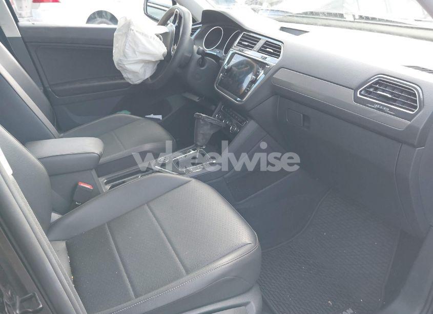 Photo 5 of 2020 Volkswagen Tiguan 2.0T SE/2.0T SE R-LINE BLACK/2.0T SEL (VIN 3VV2B7AX3LM182058)