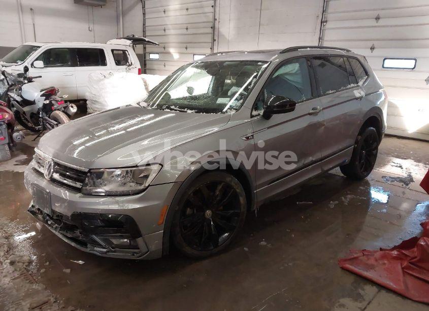 Photo 2 of 2021 Volkswagen Tiguan 2.0T SE/2.0T SE R-LINE BLACK/2.0T SEL (VIN 3VV2B7AX3MM010615)