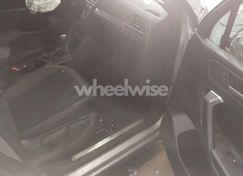 Photo 5 of 2021 Volkswagen Tiguan 2.0T SE/2.0T SE R-LINE BLACK/2.0T SEL (VIN 3VV2B7AX3MM010615)