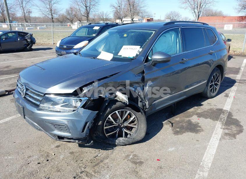 Photo 2 of 2021 Volkswagen Tiguan (VIN 3VV2B7AX3MM116529)