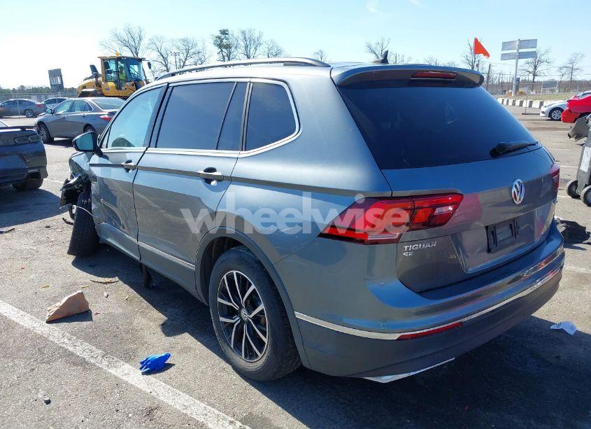Photo 3 of 2021 Volkswagen Tiguan (VIN 3VV2B7AX3MM116529)