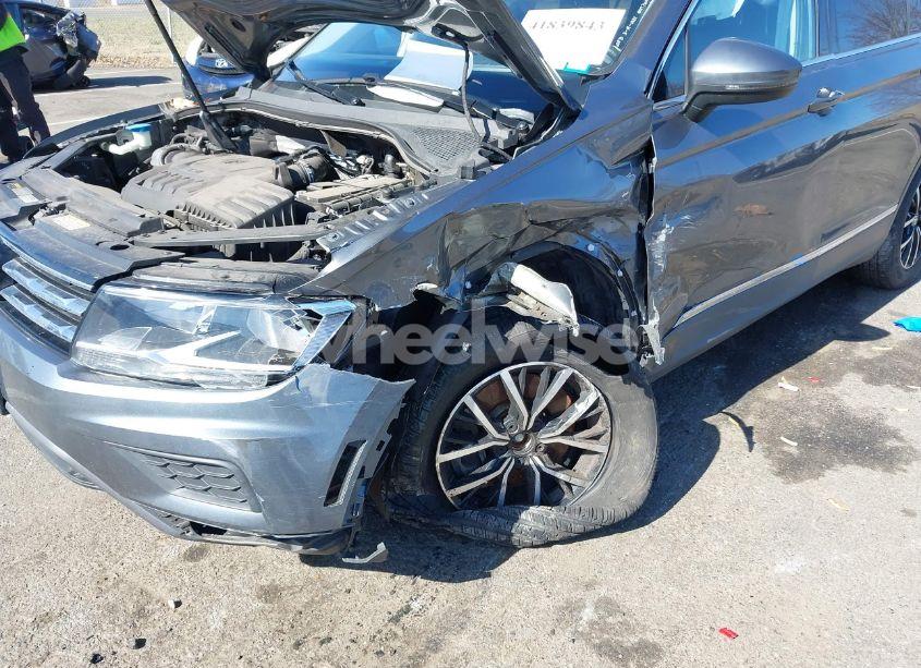 Photo 6 of 2021 Volkswagen Tiguan (VIN 3VV2B7AX3MM116529)