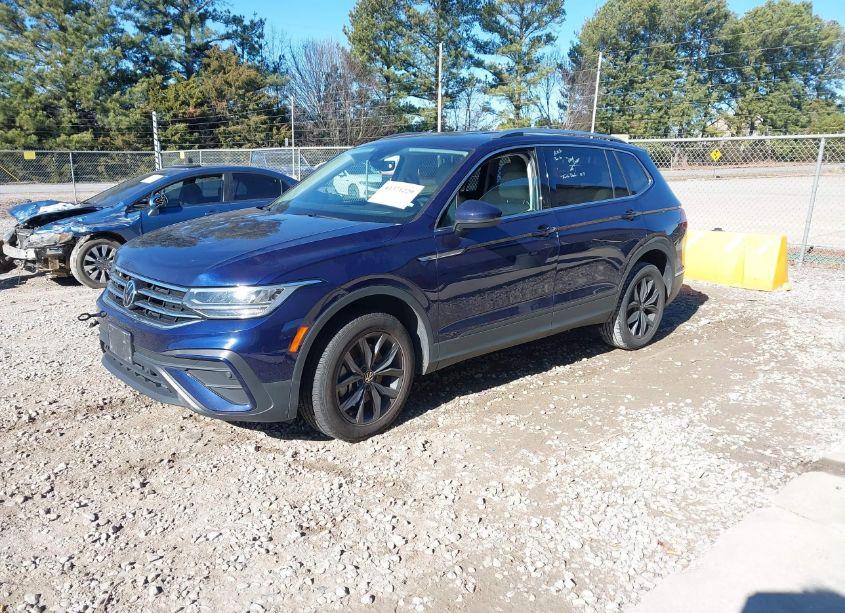 Photo 2 of 2022 Volkswagen Tiguan 2.0T SE (VIN 3VV2B7AX3NM162296)