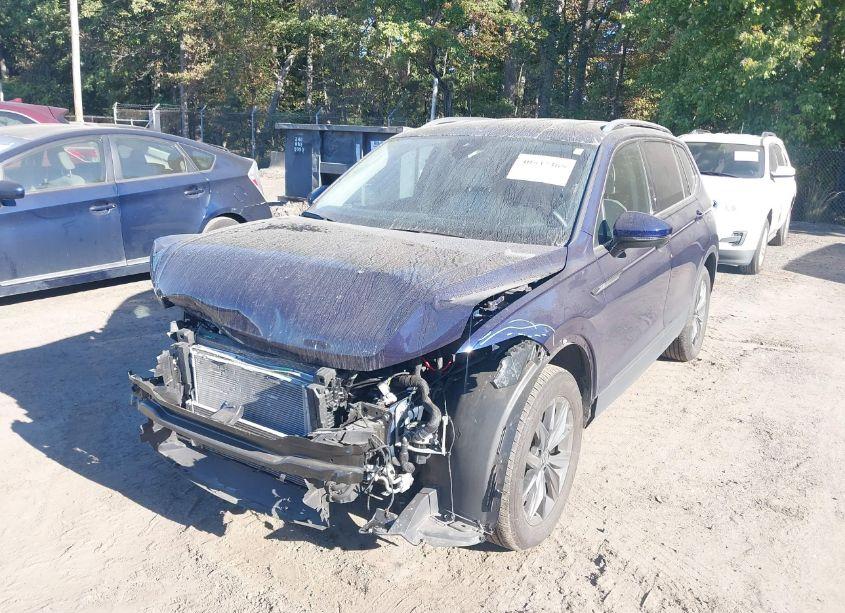 Photo 2 of 2022 Volkswagen Tiguan 2.0T SE (VIN 3VV2B7AX3NM167367)