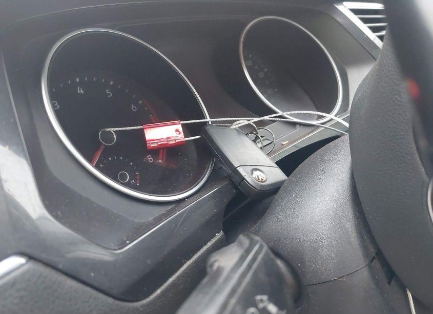 Photo 11 of 2018 Volkswagen Tiguan 2.0T SE/2.0T SEL (VIN 3VV2B7AX4JM006424)