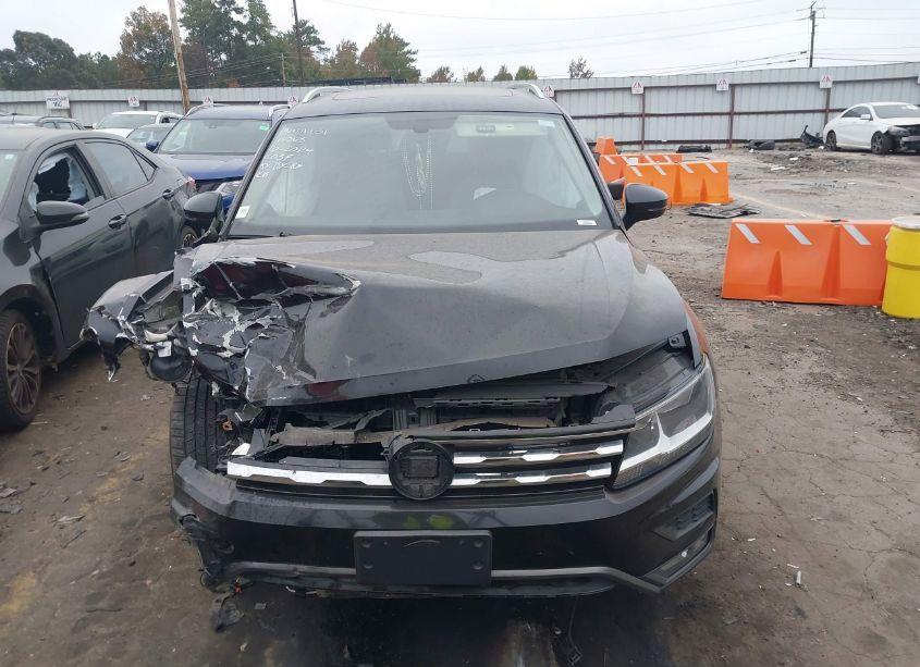 Photo 12 of 2018 Volkswagen Tiguan 2.0T SE/2.0T SEL (VIN 3VV2B7AX4JM006424)