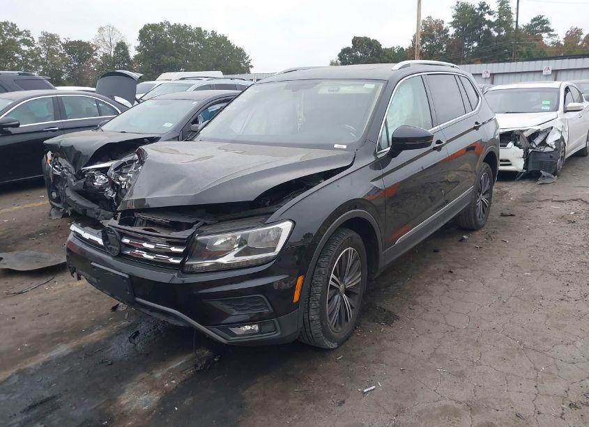 Photo 2 of 2018 Volkswagen Tiguan 2.0T SE/2.0T SEL (VIN 3VV2B7AX4JM006424)