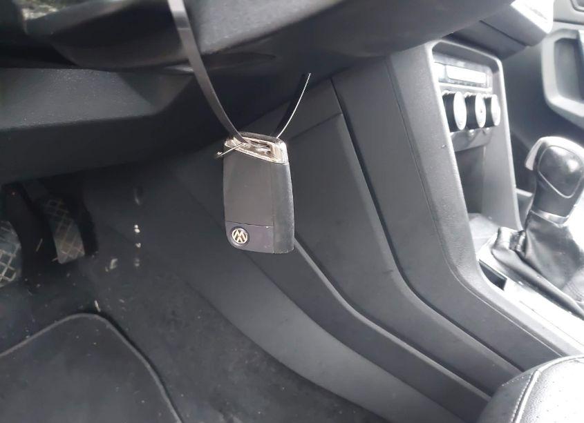 Photo 11 of 2018 Volkswagen Tiguan 2.0T SE/2.0T SEL (VIN 3VV2B7AX4JM079874)