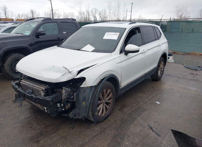 Photo 2 of 2018 Volkswagen Tiguan 2.0T SE/2.0T SEL (VIN 3VV2B7AX4JM079874)