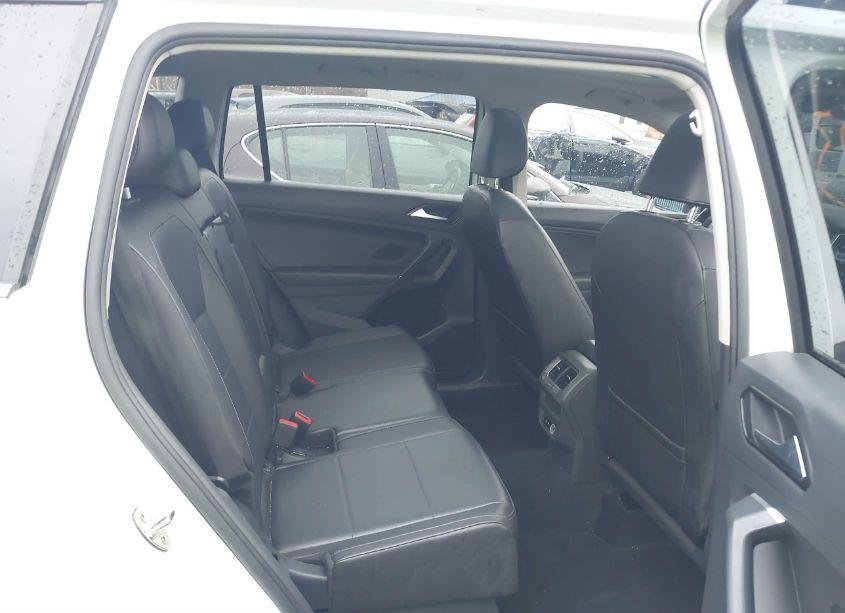 Photo 8 of 2018 Volkswagen Tiguan 2.0T SE/2.0T SEL (VIN 3VV2B7AX4JM079874)