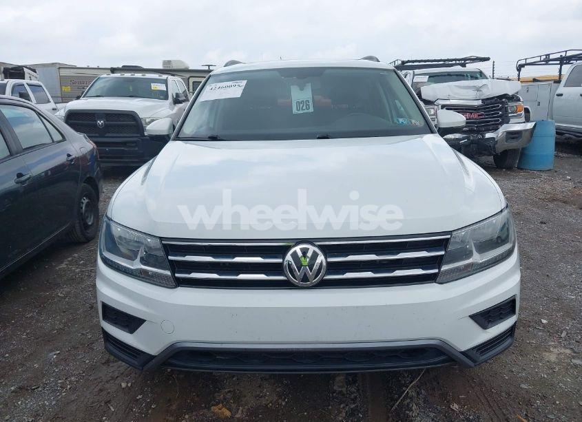 Photo 12 of 2018 Volkswagen Tiguan (VIN 3VV2B7AX4JM119600)
