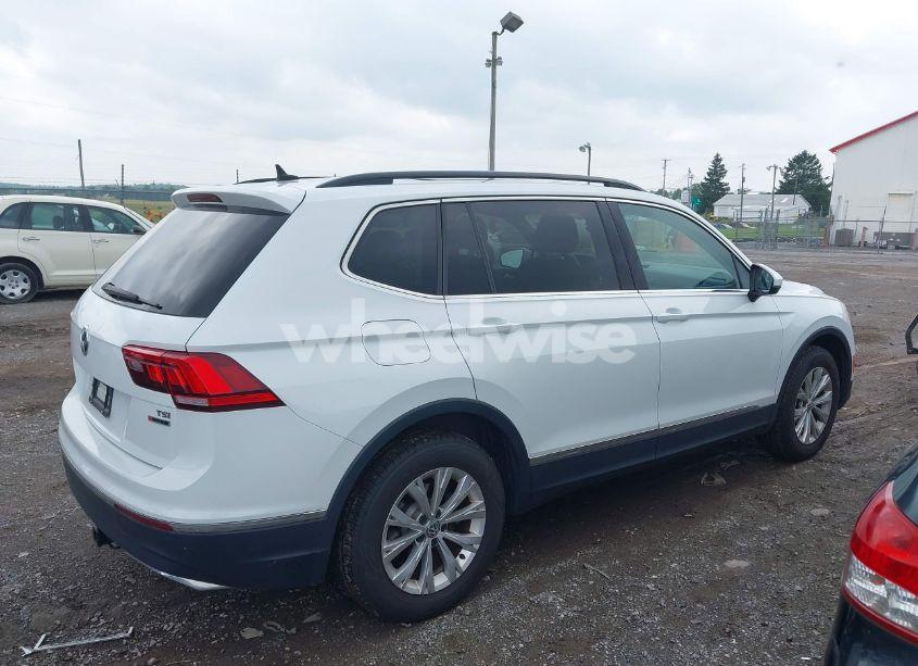 Photo 13 of 2018 Volkswagen Tiguan (VIN 3VV2B7AX4JM119600)