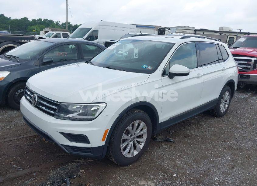 Photo 2 of 2018 Volkswagen Tiguan (VIN 3VV2B7AX4JM119600)