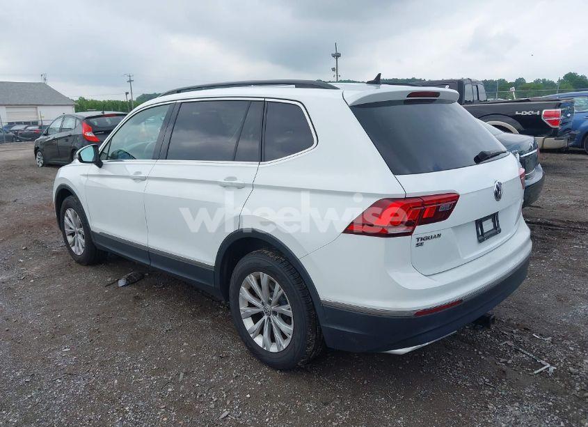 Photo 3 of 2018 Volkswagen Tiguan (VIN 3VV2B7AX4JM119600)