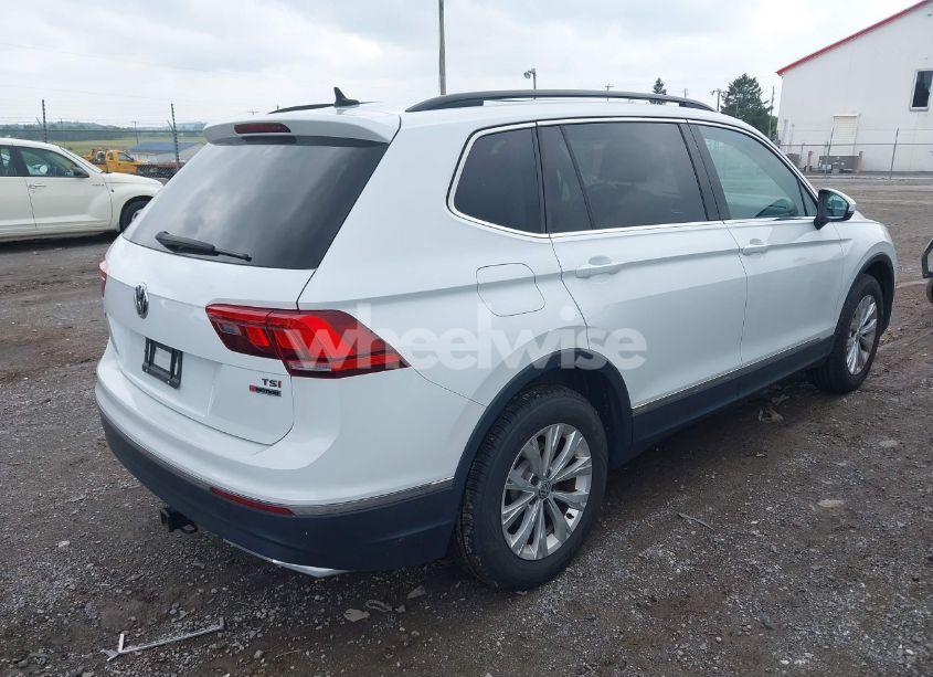 Photo 4 of 2018 Volkswagen Tiguan (VIN 3VV2B7AX4JM119600)