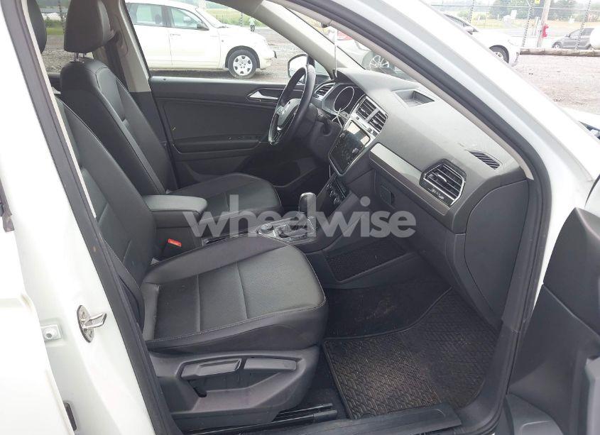 Photo 5 of 2018 Volkswagen Tiguan (VIN 3VV2B7AX4JM119600)