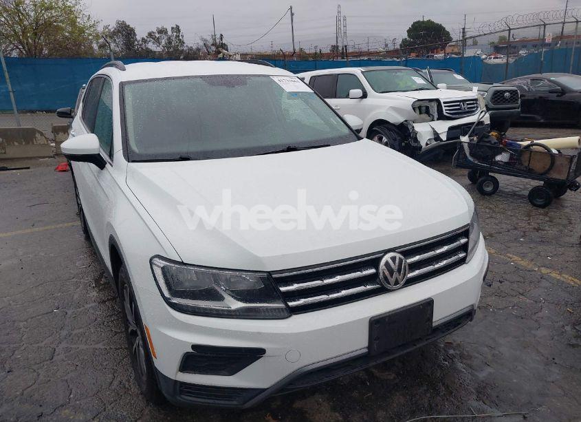 2018 Volkswagen Tiguan 2.0T SE/2.0T SEL (VIN 3VV2B7AX4JM140172) main photo