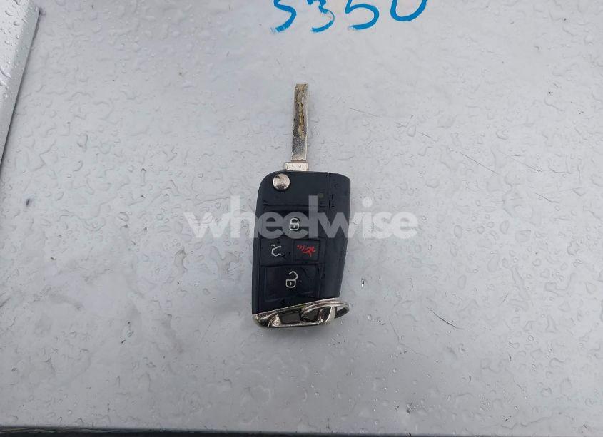 Photo 11 of 2018 Volkswagen Tiguan 2.0T SE/2.0T SEL (VIN 3VV2B7AX4JM140172)