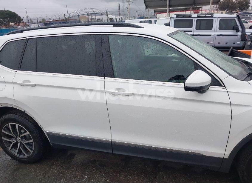 Photo 13 of 2018 Volkswagen Tiguan 2.0T SE/2.0T SEL (VIN 3VV2B7AX4JM140172)