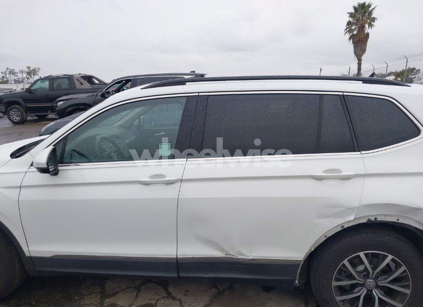 Photo 14 of 2018 Volkswagen Tiguan 2.0T SE/2.0T SEL (VIN 3VV2B7AX4JM140172)