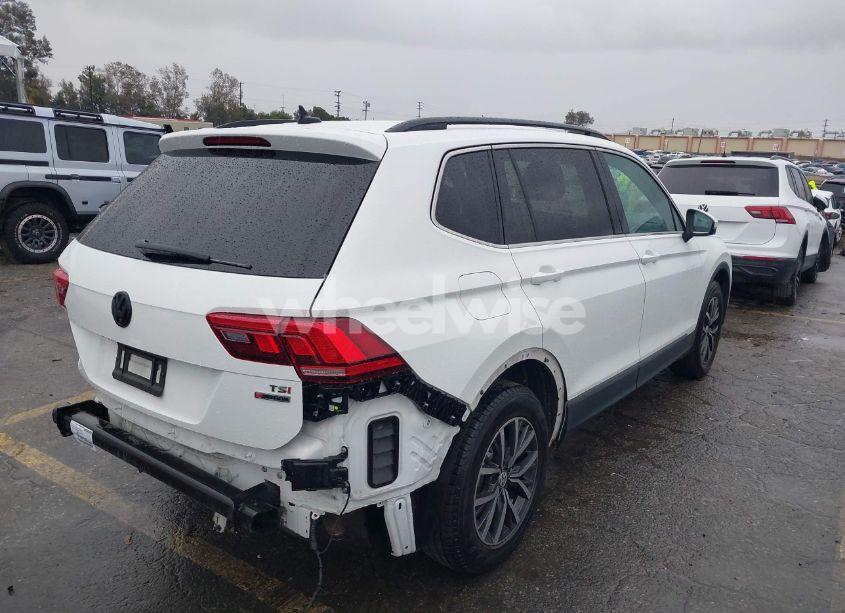Photo 4 of 2018 Volkswagen Tiguan 2.0T SE/2.0T SEL (VIN 3VV2B7AX4JM140172)