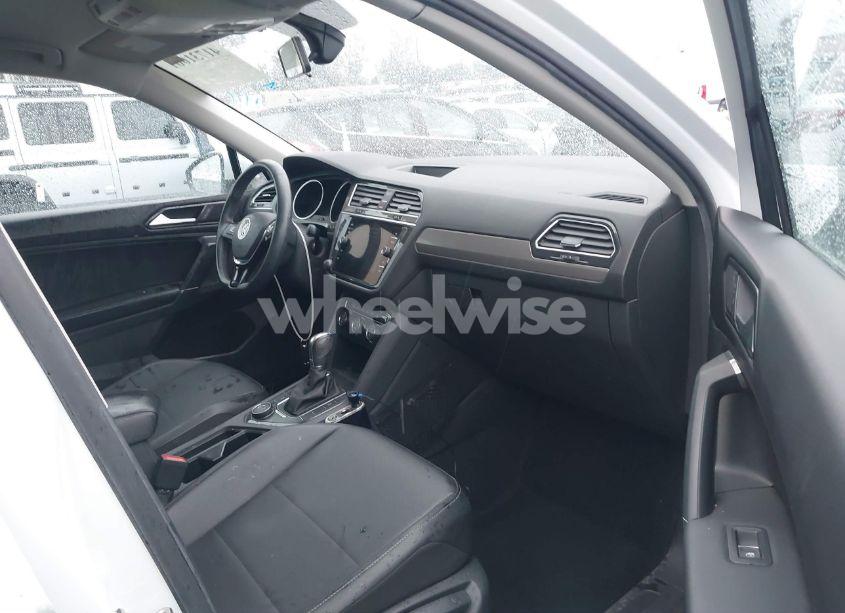 Photo 5 of 2018 Volkswagen Tiguan 2.0T SE/2.0T SEL (VIN 3VV2B7AX4JM140172)
