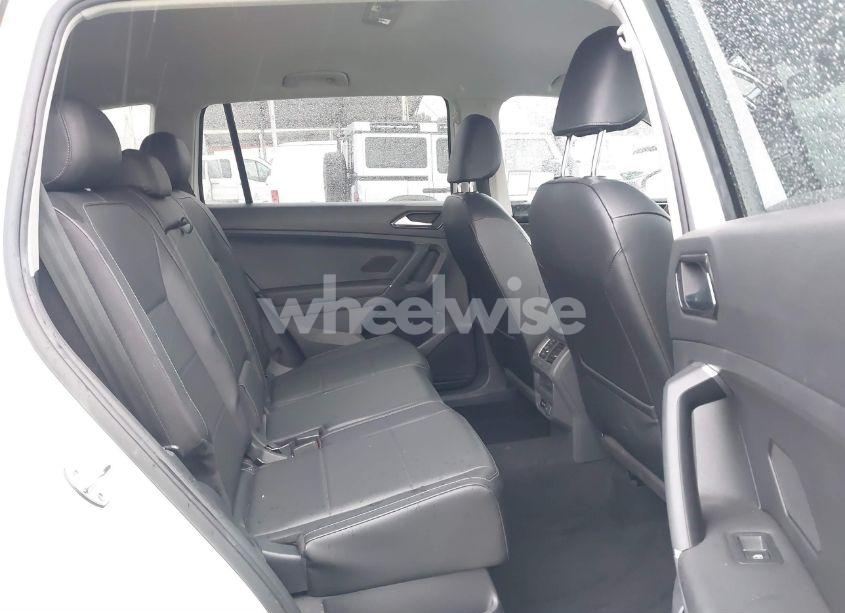 Photo 8 of 2018 Volkswagen Tiguan 2.0T SE/2.0T SEL (VIN 3VV2B7AX4JM140172)