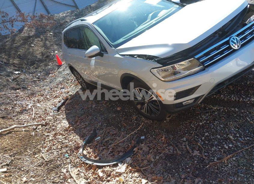 2019 Volkswagen Tiguan 2.0T SE/2.0T SEL/2.0T SEL R-LINE/2.0T SEL R-LINE BLACK (VIN 3VV2B7AX4KM006215) main photo