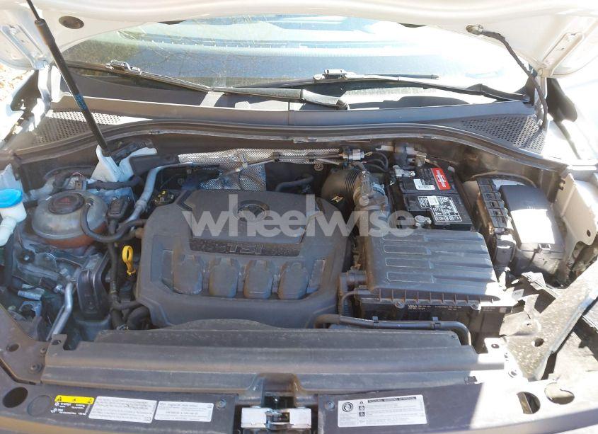 Photo 10 of 2019 Volkswagen Tiguan 2.0T SE/2.0T SEL/2.0T SEL R-LINE/2.0T SEL R-LINE BLACK (VIN 3VV2B7AX4KM006215)