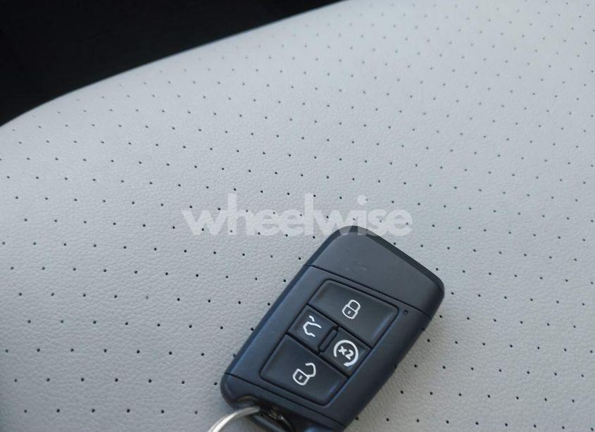 Photo 11 of 2019 Volkswagen Tiguan 2.0T SE/2.0T SEL/2.0T SEL R-LINE/2.0T SEL R-LINE BLACK (VIN 3VV2B7AX4KM006215)