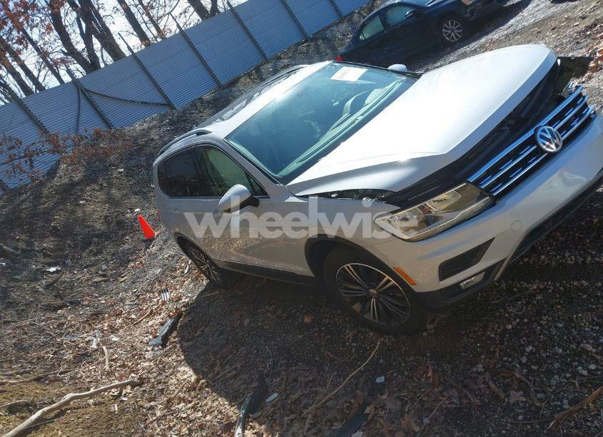 Photo 14 of 2019 Volkswagen Tiguan 2.0T SE/2.0T SEL/2.0T SEL R-LINE/2.0T SEL R-LINE BLACK (VIN 3VV2B7AX4KM006215)