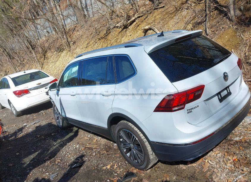 Photo 15 of 2019 Volkswagen Tiguan 2.0T SE/2.0T SEL/2.0T SEL R-LINE/2.0T SEL R-LINE BLACK (VIN 3VV2B7AX4KM006215)