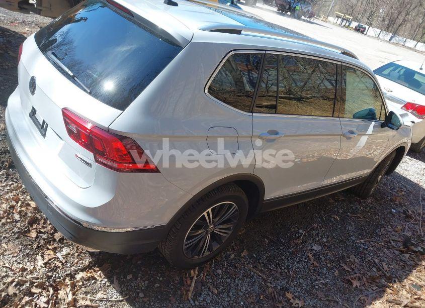 Photo 4 of 2019 Volkswagen Tiguan 2.0T SE/2.0T SEL/2.0T SEL R-LINE/2.0T SEL R-LINE BLACK (VIN 3VV2B7AX4KM006215)