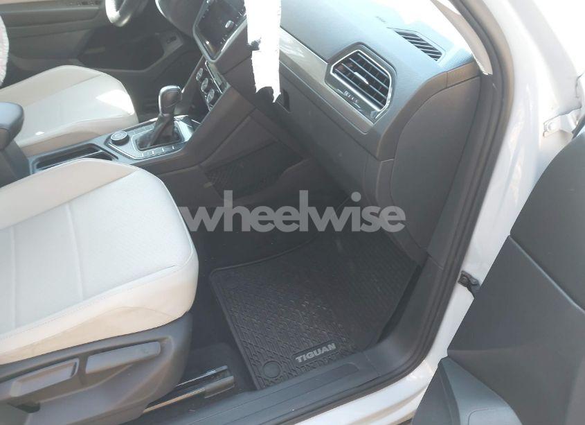 Photo 5 of 2019 Volkswagen Tiguan 2.0T SE/2.0T SEL/2.0T SEL R-LINE/2.0T SEL R-LINE BLACK (VIN 3VV2B7AX4KM006215)