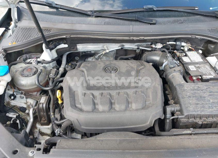 Photo 10 of 2019 Volkswagen Tiguan 2.0T SE/2.0T SEL/2.0T SEL R-LINE/2.0T SEL R-LINE BLACK (VIN 3VV2B7AX4KM010071)