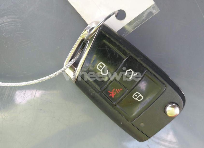 Photo 11 of 2019 Volkswagen Tiguan 2.0T SE/2.0T SEL/2.0T SEL R-LINE/2.0T SEL R-LINE BLACK (VIN 3VV2B7AX4KM010071)