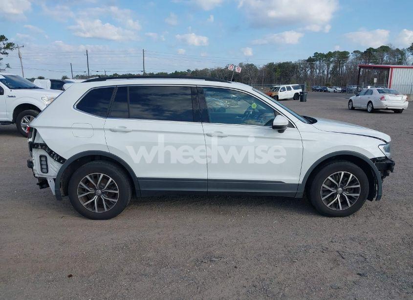Photo 13 of 2019 Volkswagen Tiguan 2.0T SE/2.0T SEL/2.0T SEL R-LINE/2.0T SEL R-LINE BLACK (VIN 3VV2B7AX4KM010071)
