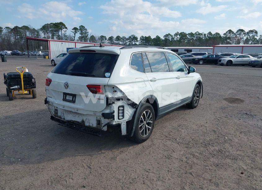 Photo 4 of 2019 Volkswagen Tiguan 2.0T SE/2.0T SEL/2.0T SEL R-LINE/2.0T SEL R-LINE BLACK (VIN 3VV2B7AX4KM010071)