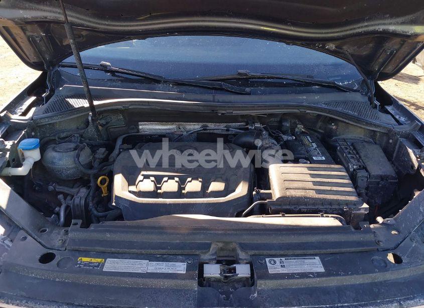 Photo 10 of 2019 Volkswagen Tiguan 2.0T SE/2.0T SEL/2.0T SEL R-LINE/2.0T SEL R-LINE BLACK (VIN 3VV2B7AX4KM013634)