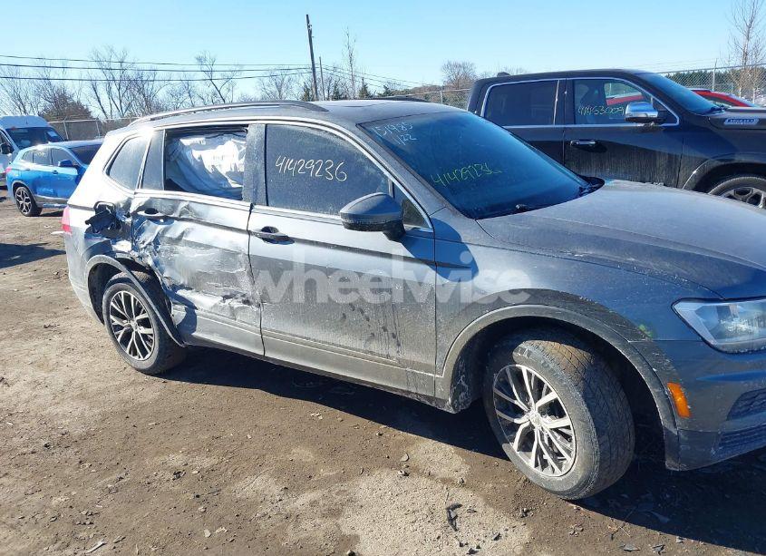 Photo 13 of 2019 Volkswagen Tiguan 2.0T SE/2.0T SEL/2.0T SEL R-LINE/2.0T SEL R-LINE BLACK (VIN 3VV2B7AX4KM013634)