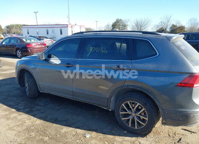 Photo 14 of 2019 Volkswagen Tiguan 2.0T SE/2.0T SEL/2.0T SEL R-LINE/2.0T SEL R-LINE BLACK (VIN 3VV2B7AX4KM013634)
