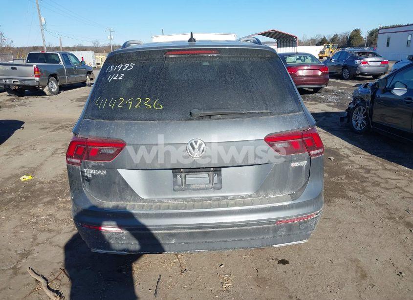 Photo 16 of 2019 Volkswagen Tiguan 2.0T SE/2.0T SEL/2.0T SEL R-LINE/2.0T SEL R-LINE BLACK (VIN 3VV2B7AX4KM013634)