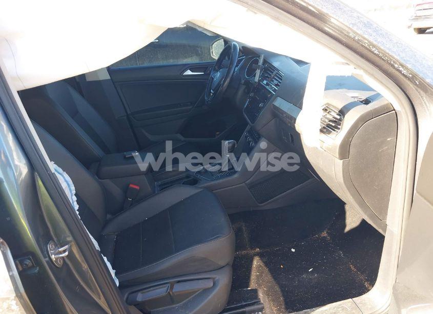 Photo 5 of 2019 Volkswagen Tiguan 2.0T SE/2.0T SEL/2.0T SEL R-LINE/2.0T SEL R-LINE BLACK (VIN 3VV2B7AX4KM013634)